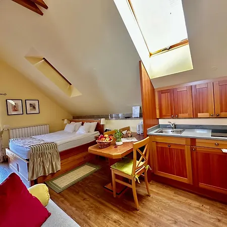 Angelina לינה וארוחת בוקר