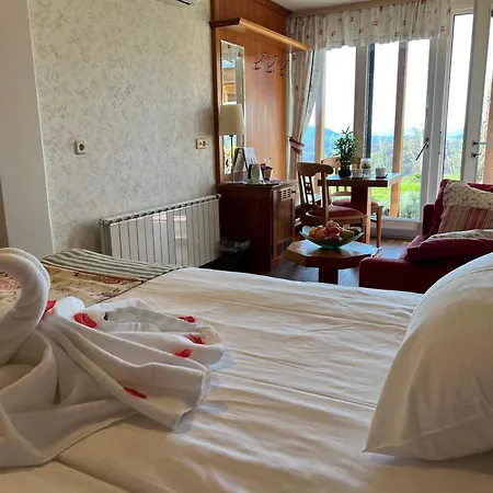 Angelina לינה וארוחת בוקר 4*