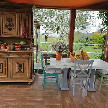 Angelina לינה וארוחת בוקר