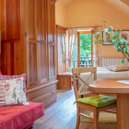 לינה וארוחת בוקר Angelina 4*