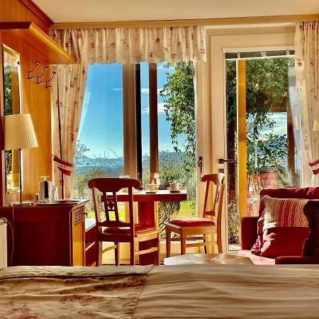 לינה וארוחת בוקר Angelina