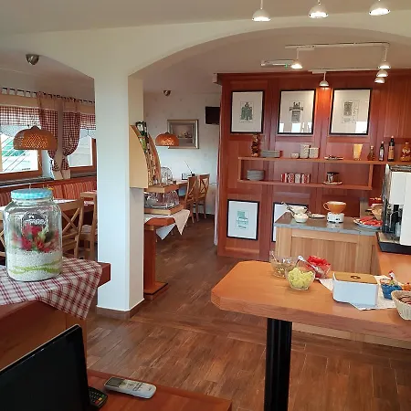 לינה וארוחת בוקר Angelina