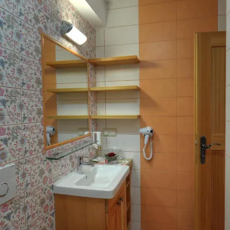 לינה וארוחת בוקר Angelina 4*