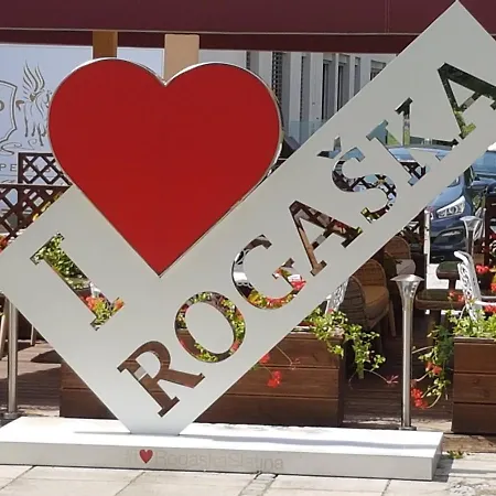 Angelina רוגאסקה סלאטינה