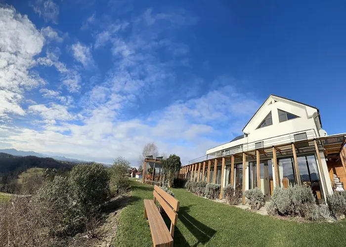 Alojamento de Acomodação e Pequeno-almoço Angelina 4*