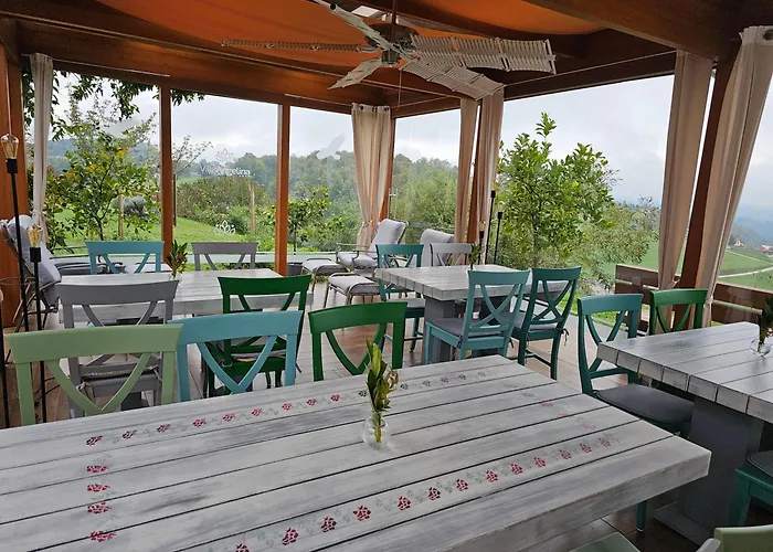 לינה וארוחת בוקר Angelina