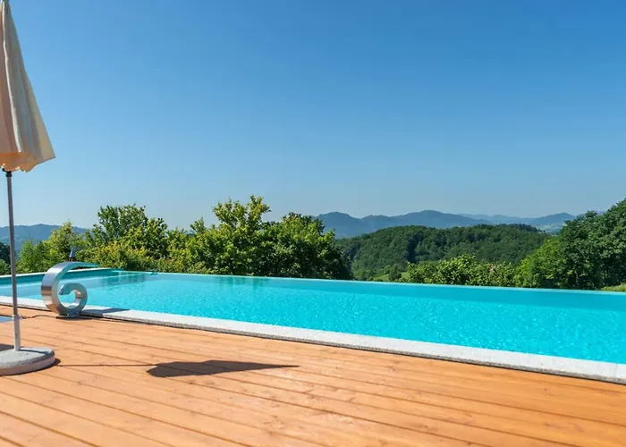 Alojamento de Acomodação e Pequeno-almoço Angelina 4*